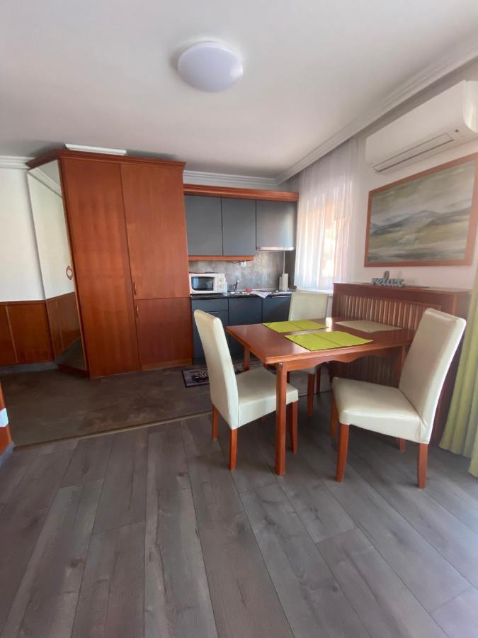 Cafe Relax Apartments Heviz Exterior photo