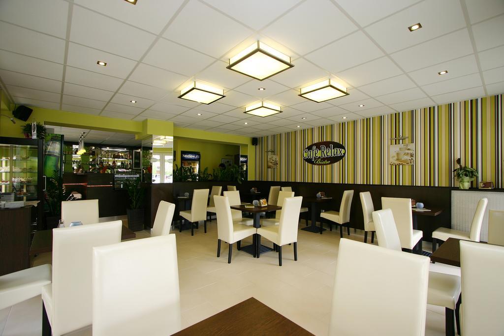 Cafe Relax Apartments Heviz Exterior photo